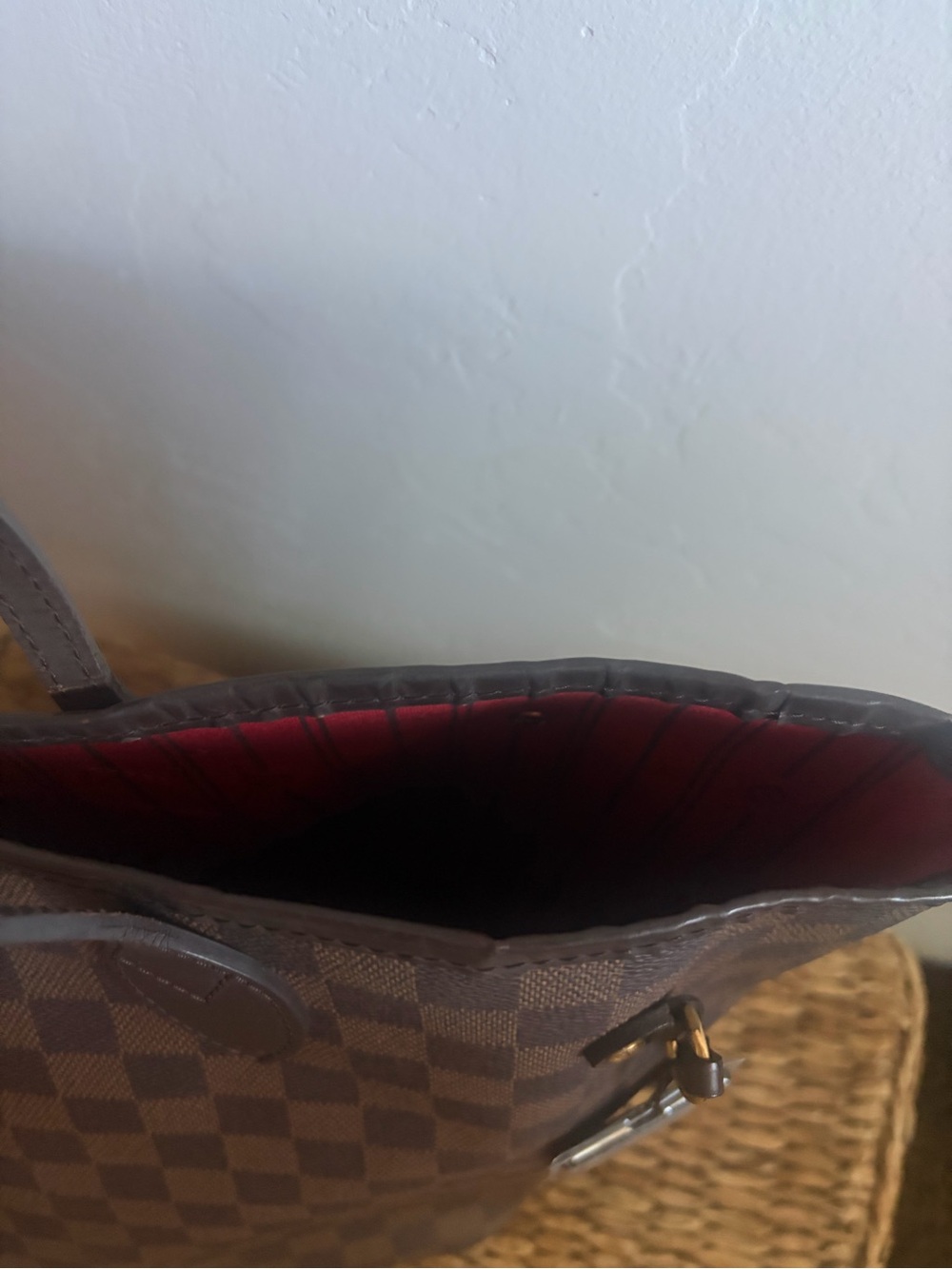 Louis Vuitton Damier
Ebene Canvas Tote with Dark Brown Trim and Red Interior/GM - Picture 4 of 15